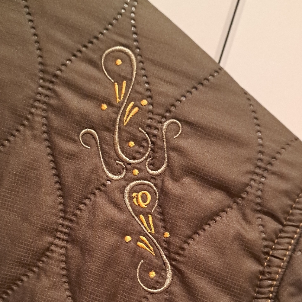 079 - Pearl Izumi Quilted And Fleece Jacket with Orange Trim And Lovely Detail. - Picture 7 of 7